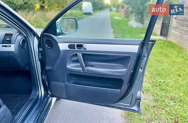 Внедорожник / Кроссовер Volkswagen Touareg 2004 в 
