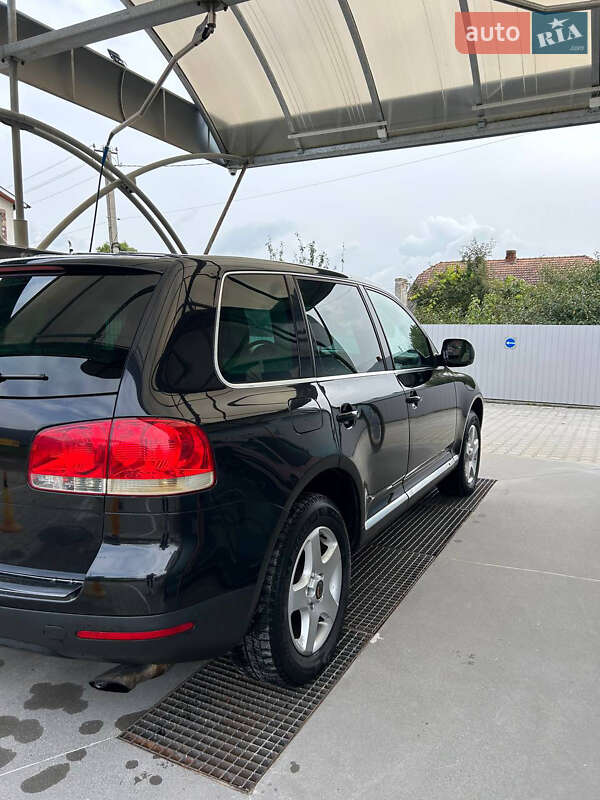 Внедорожник / Кроссовер Volkswagen Touareg 2004 в Монастыриске