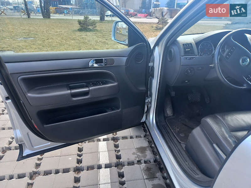 Внедорожник / Кроссовер Volkswagen Touareg 2006 в Киеве