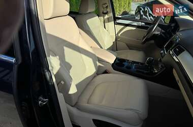 Внедорожник / Кроссовер Volkswagen Touareg 2012 в 