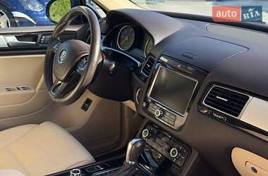 Внедорожник / Кроссовер Volkswagen Touareg 2012 в 