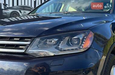 Внедорожник / Кроссовер Volkswagen Touareg 2012 в 