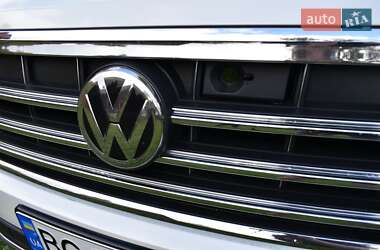 Внедорожник / Кроссовер Volkswagen Touareg 2019 в 