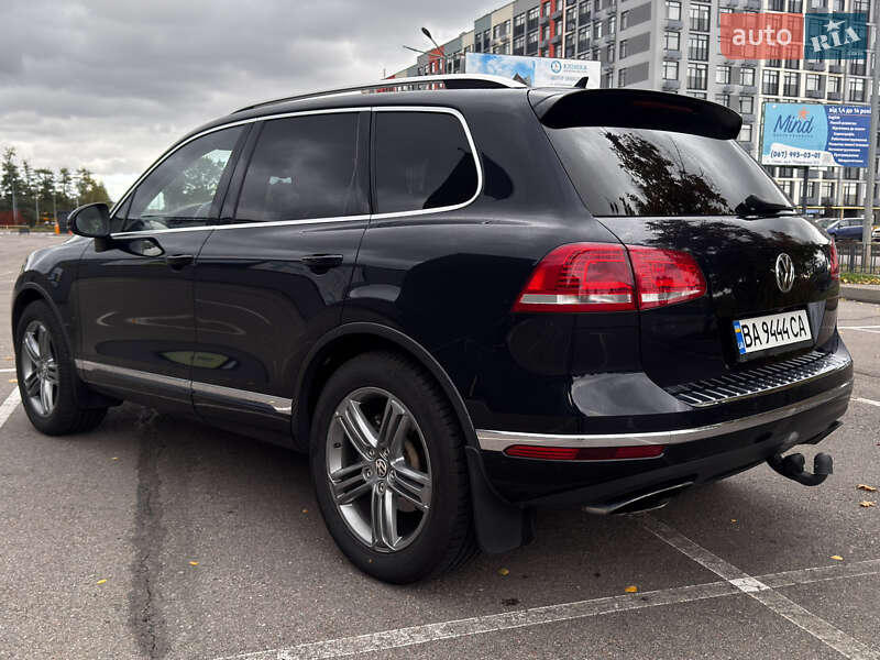 Позашляховик / Кросовер Volkswagen Touareg 2016 в Києві