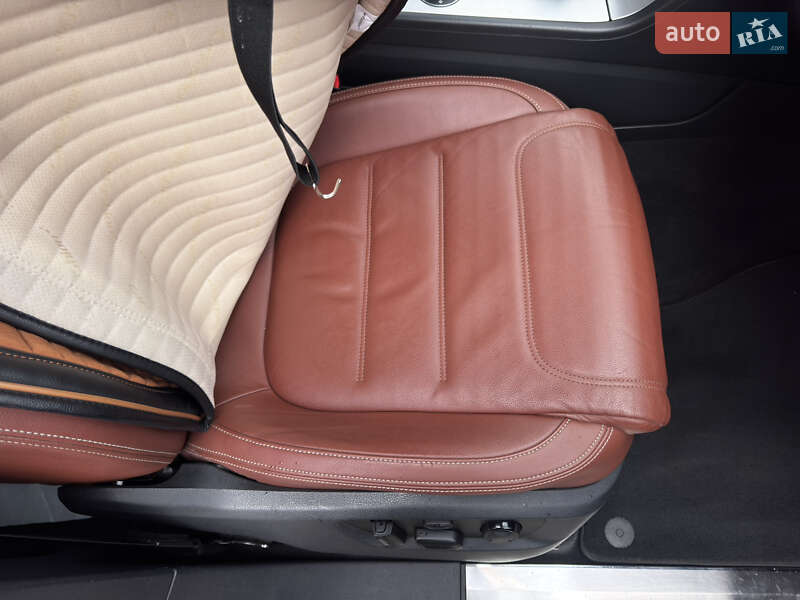Позашляховик / Кросовер Volkswagen Touareg 2016 в Києві