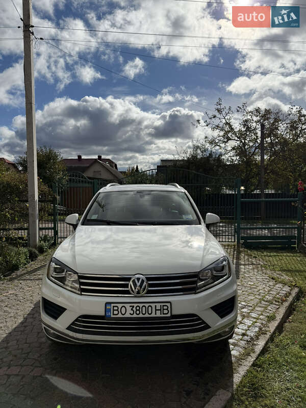 Внедорожник / Кроссовер Volkswagen Touareg 2015 в Тернополе