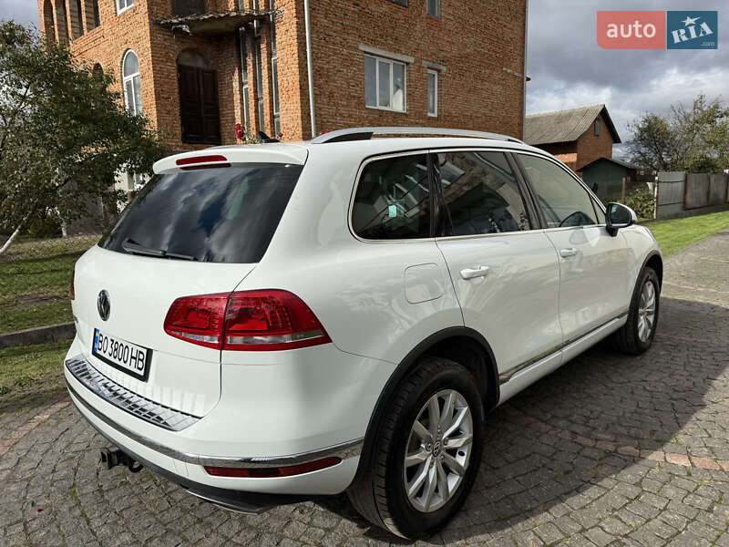 Внедорожник / Кроссовер Volkswagen Touareg 2015 в Тернополе