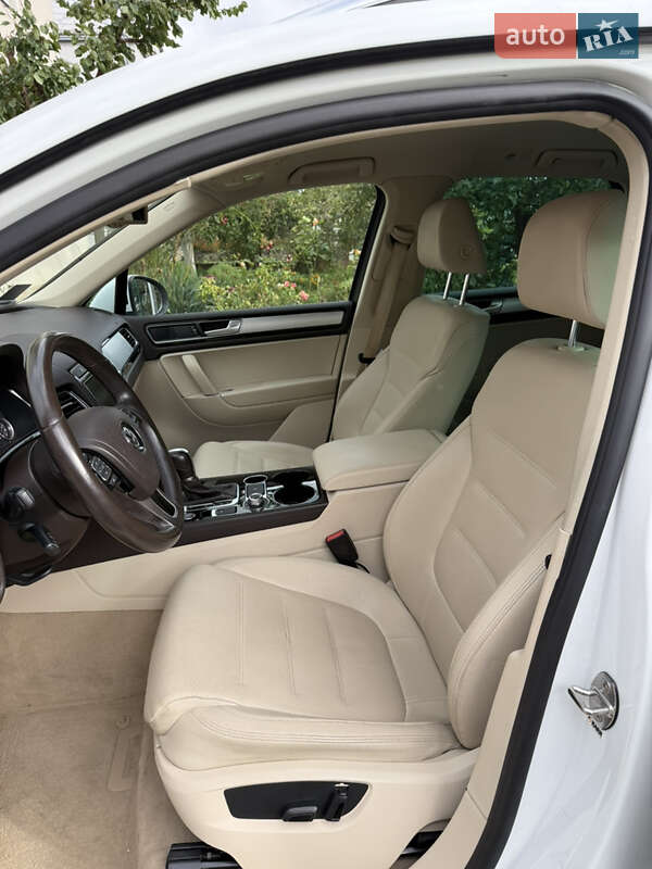Внедорожник / Кроссовер Volkswagen Touareg 2015 в Тернополе