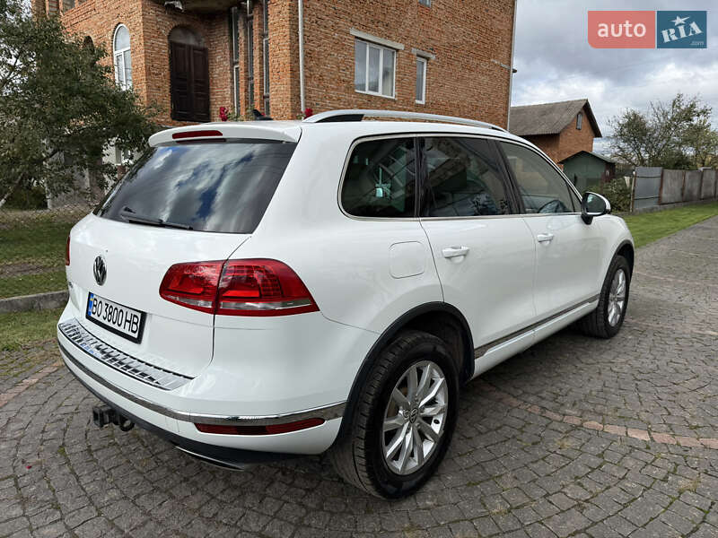 Внедорожник / Кроссовер Volkswagen Touareg 2015 в Тернополе