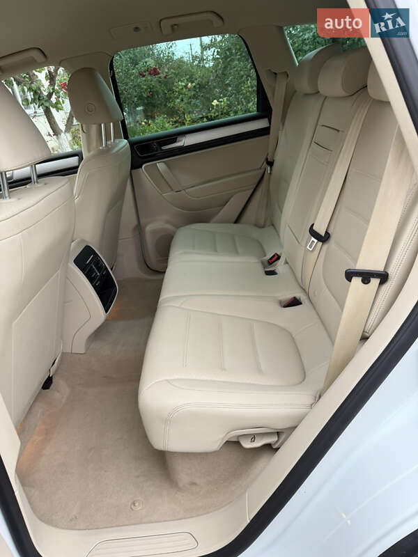 Внедорожник / Кроссовер Volkswagen Touareg 2015 в Тернополе