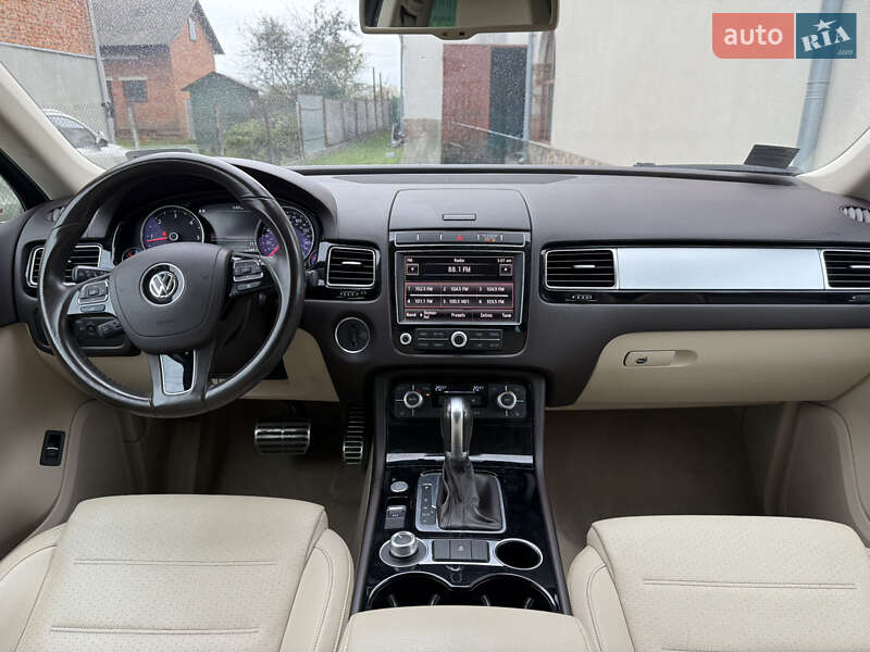 Внедорожник / Кроссовер Volkswagen Touareg 2015 в Тернополе