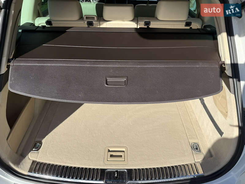 Внедорожник / Кроссовер Volkswagen Touareg 2015 в Тернополе