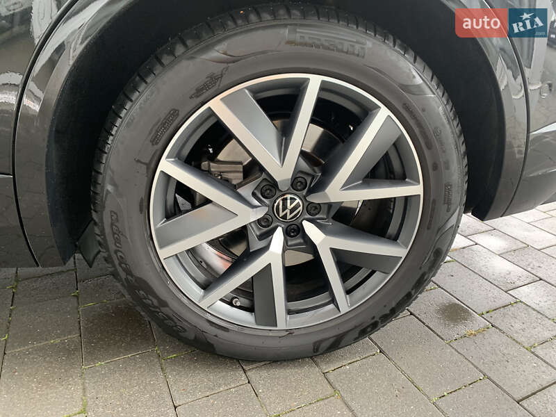Позашляховик / Кросовер Volkswagen Touareg 2022 в Івано-Франківську