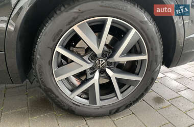 Внедорожник / Кроссовер Volkswagen Touareg 2022 в 