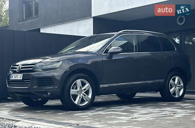 Позашляховик / Кросовер Volkswagen Touareg 2011 в 