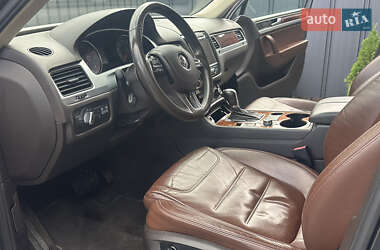 Позашляховик / Кросовер Volkswagen Touareg 2011 в 
