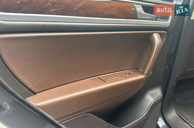 Позашляховик / Кросовер Volkswagen Touareg 2011 в 