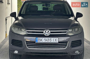 Позашляховик / Кросовер Volkswagen Touareg 2011 в 