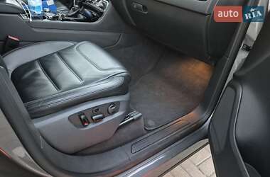 Внедорожник / Кроссовер Volkswagen Touareg 2017 в 