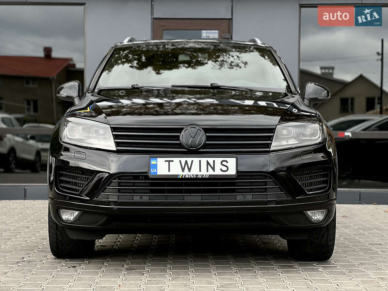 Позашляховик / Кросовер Volkswagen Touareg 2016 в Одесі