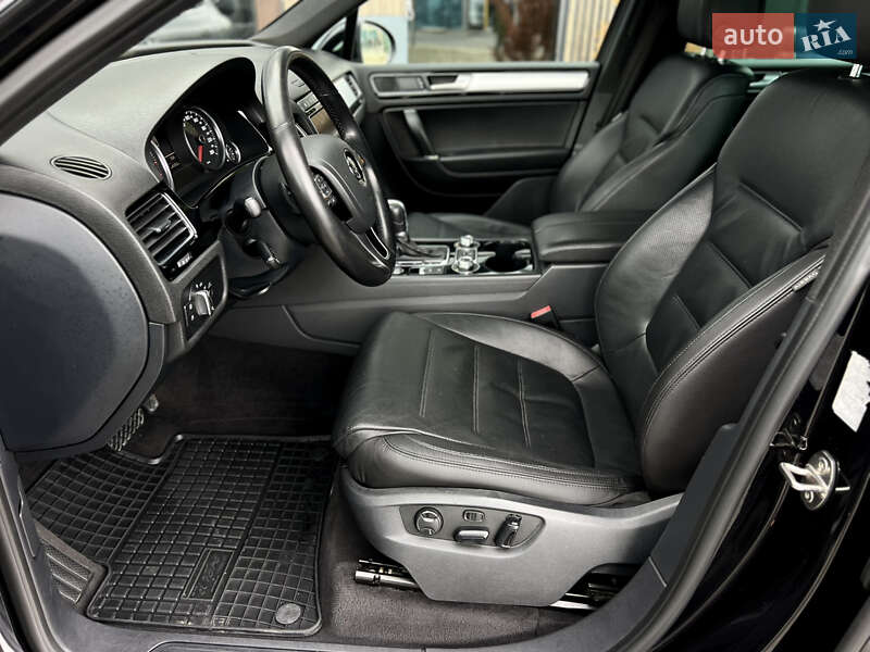 Позашляховик / Кросовер Volkswagen Touareg 2016 в Одесі