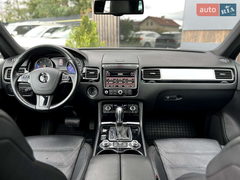 Позашляховик / Кросовер Volkswagen Touareg 2016 в Одесі