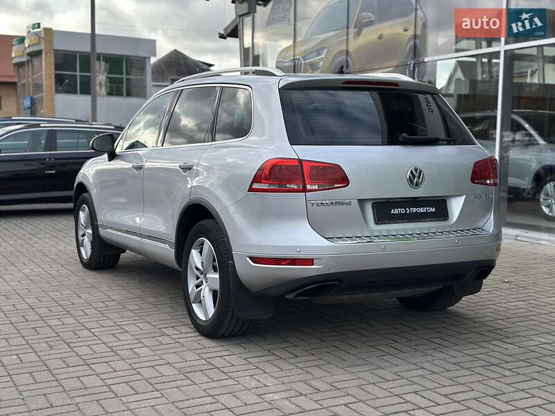 Позашляховик / Кросовер Volkswagen Touareg 2010 в Києві