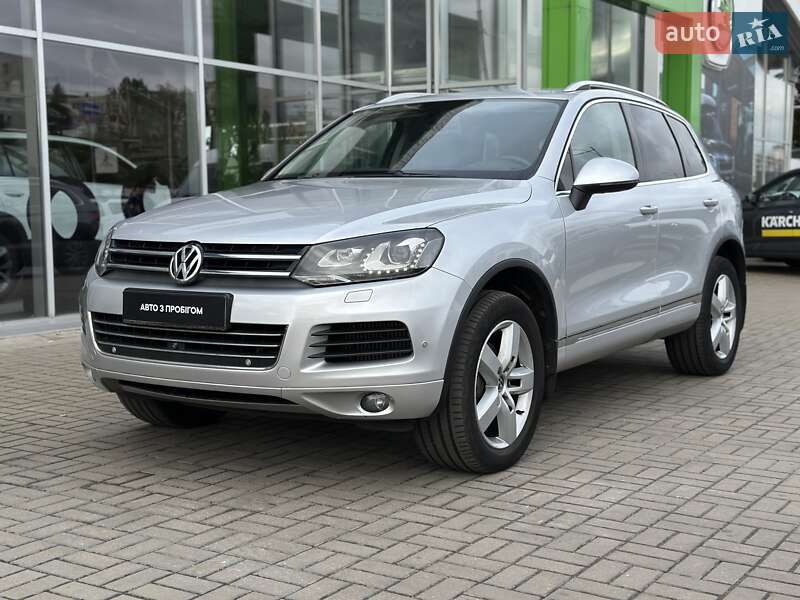 Позашляховик / Кросовер Volkswagen Touareg 2010 в Києві