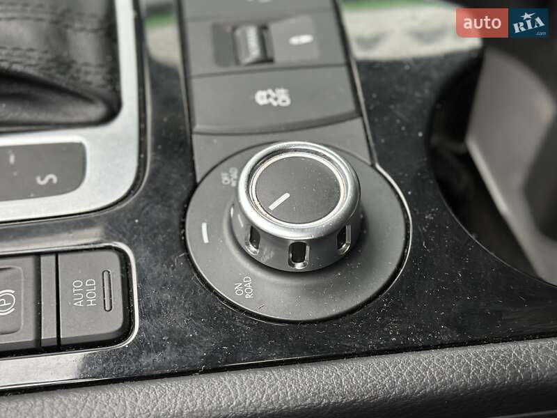 Позашляховик / Кросовер Volkswagen Touareg 2010 в Києві
