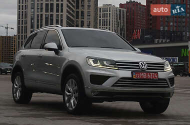 Позашляховик / Кросовер Volkswagen Touareg 2015 в Києві