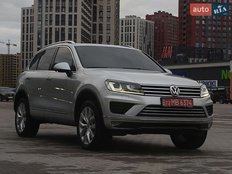 Внедорожник / Кроссовер Volkswagen Touareg 2015 в Киеве