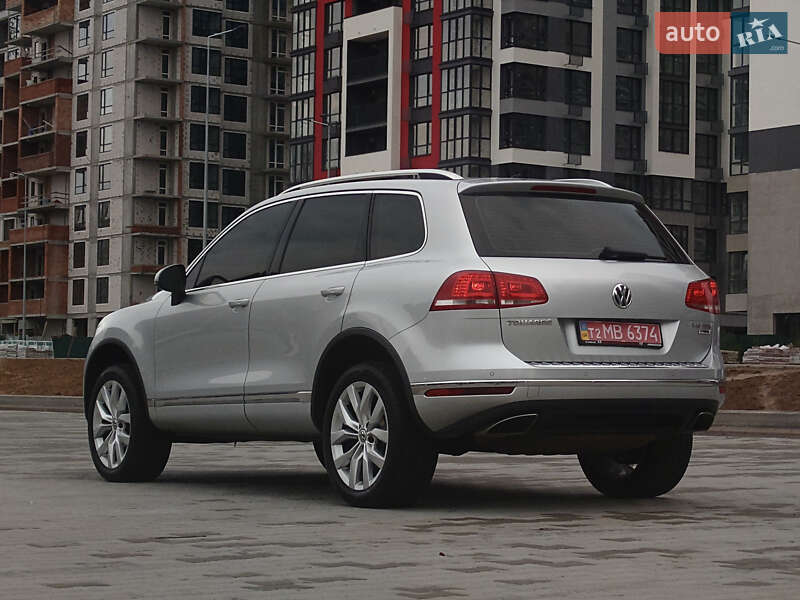 Внедорожник / Кроссовер Volkswagen Touareg 2015 в Киеве