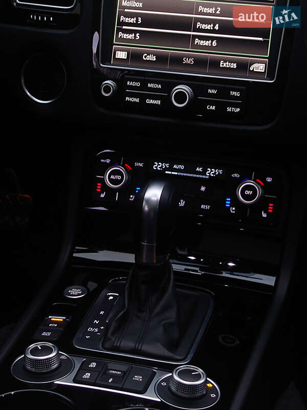 Внедорожник / Кроссовер Volkswagen Touareg 2015 в Киеве
