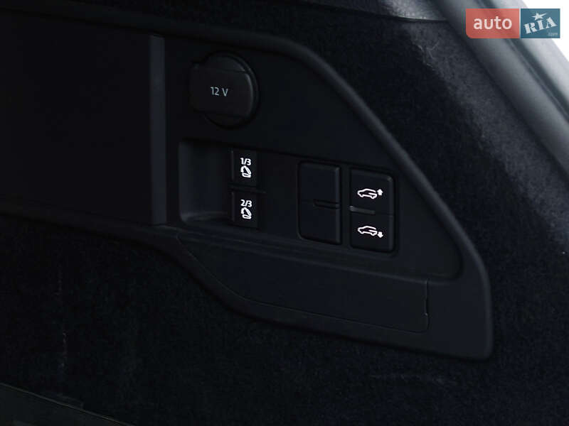 Внедорожник / Кроссовер Volkswagen Touareg 2015 в Киеве