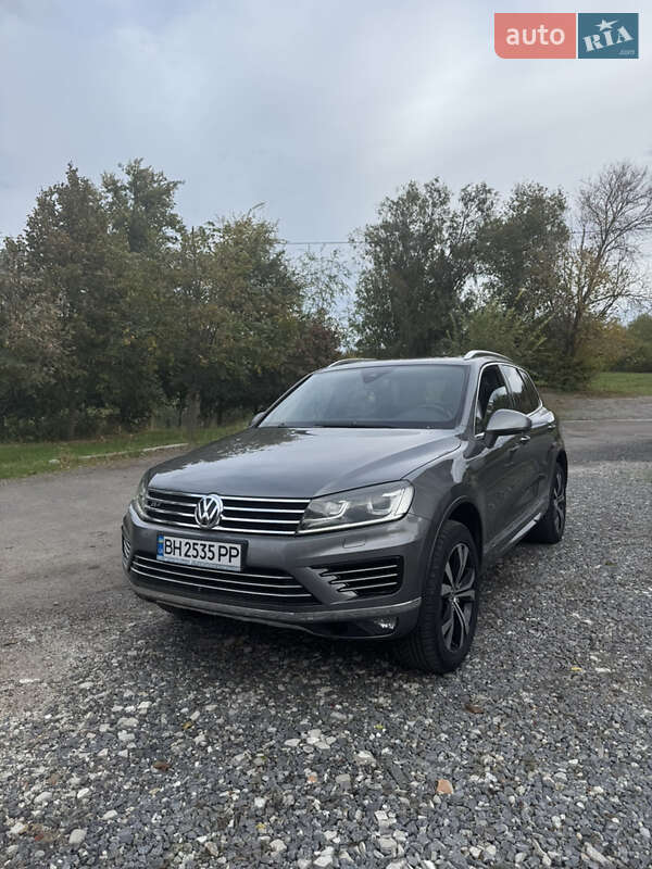 Внедорожник / Кроссовер Volkswagen Touareg 2015 в Баштанке