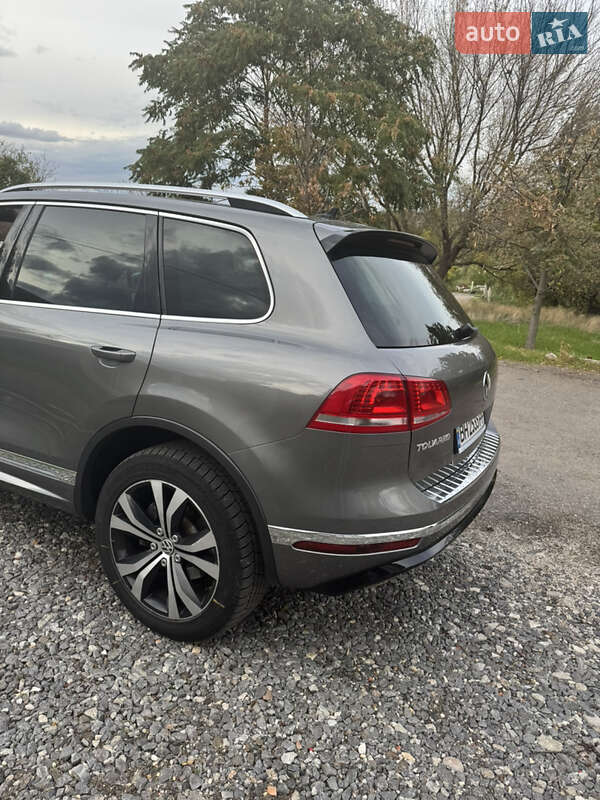 Внедорожник / Кроссовер Volkswagen Touareg 2015 в Баштанке