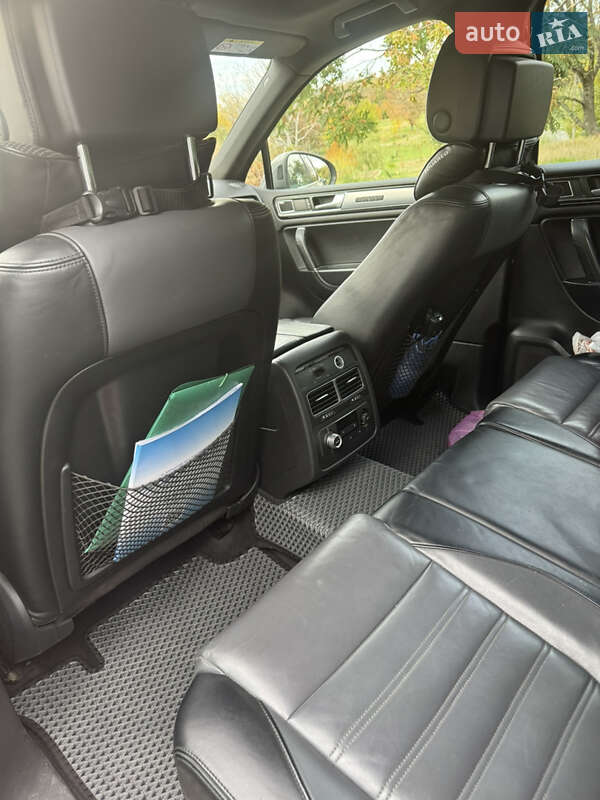 Внедорожник / Кроссовер Volkswagen Touareg 2015 в Баштанке