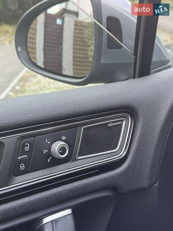 Внедорожник / Кроссовер Volkswagen Touareg 2015 в Баштанке