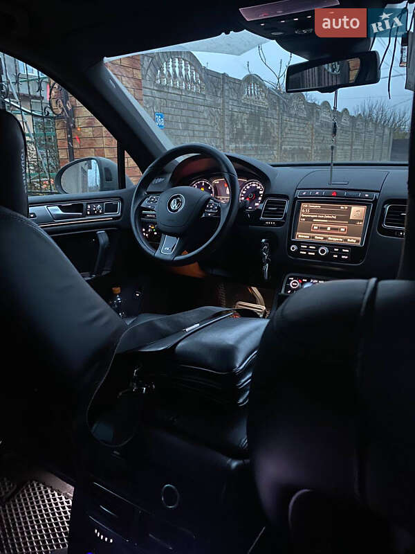 Внедорожник / Кроссовер Volkswagen Touareg 2015 в Баштанке