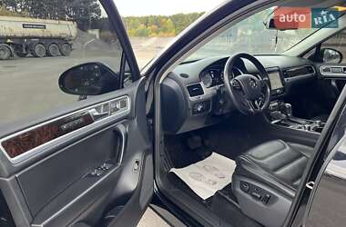 Внедорожник / Кроссовер Volkswagen Touareg 2011 в 