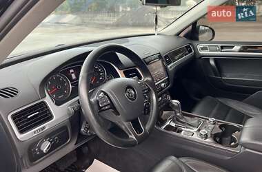 Внедорожник / Кроссовер Volkswagen Touareg 2011 в 