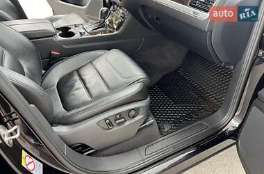 Внедорожник / Кроссовер Volkswagen Touareg 2011 в 