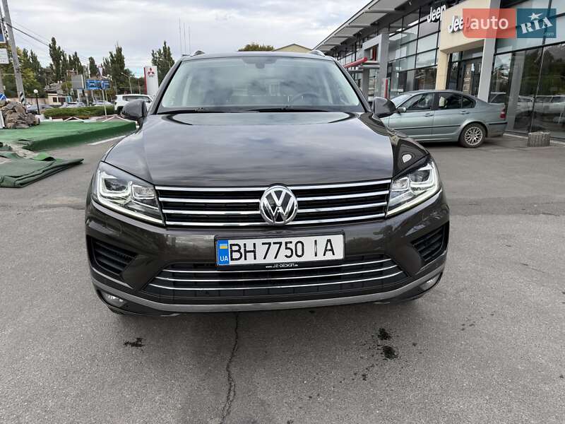 Позашляховик / Кросовер Volkswagen Touareg 2017 в Одесі