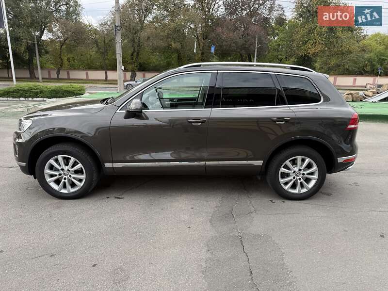 Позашляховик / Кросовер Volkswagen Touareg 2017 в Одесі