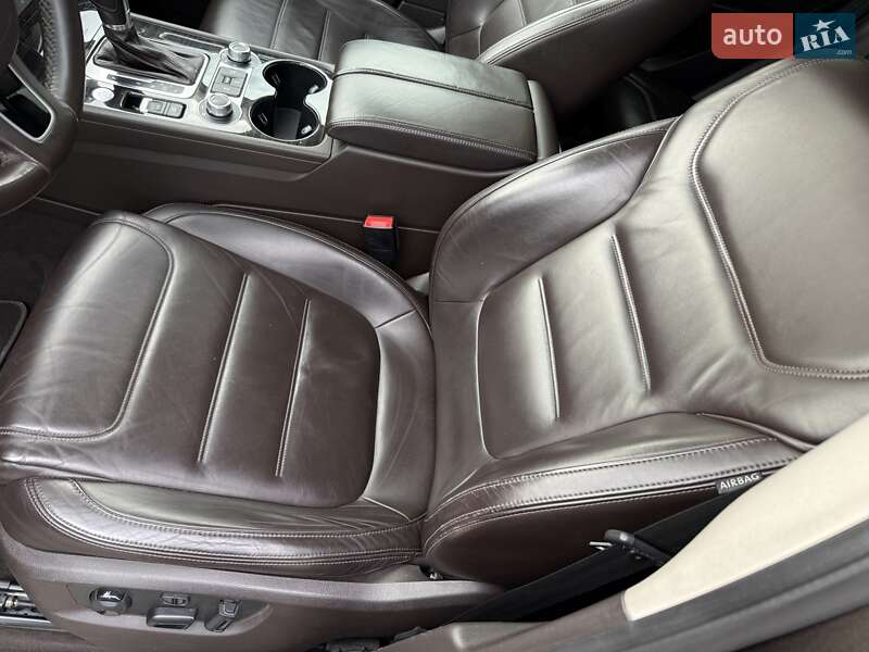 Позашляховик / Кросовер Volkswagen Touareg 2017 в Одесі