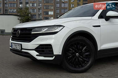 Внедорожник / Кроссовер Volkswagen Touareg 2018 в 