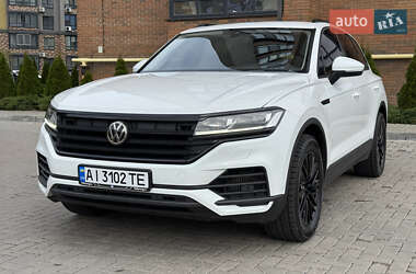 Внедорожник / Кроссовер Volkswagen Touareg 2018 в 