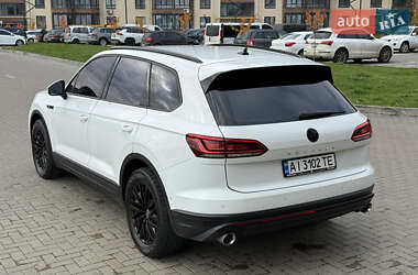 Внедорожник / Кроссовер Volkswagen Touareg 2018 в 