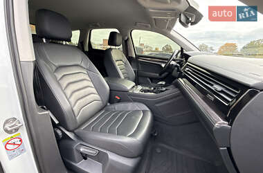 Внедорожник / Кроссовер Volkswagen Touareg 2018 в 