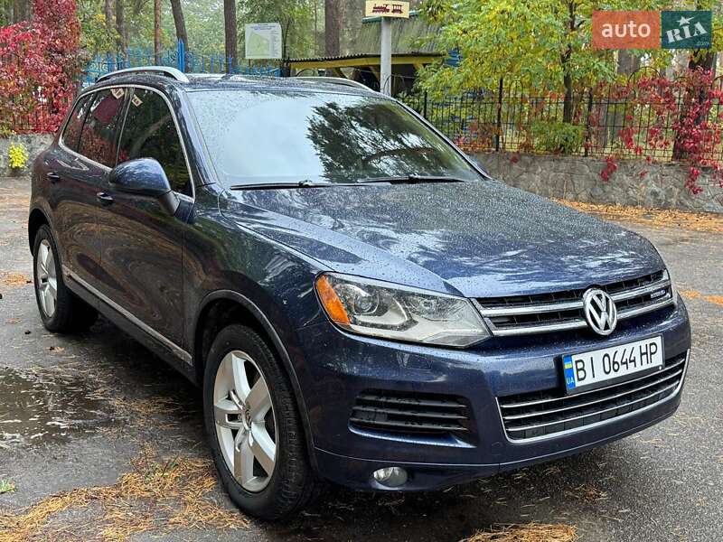 Внедорожник / Кроссовер Volkswagen Touareg 2013 в Полтаве